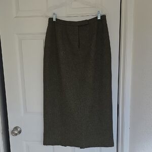 Beautiful Ralph Lauren Classic Olive Tweed Straight Skirt